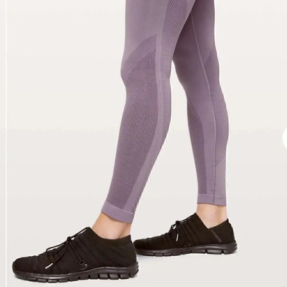 •Lululemon Athletica•  - Picture 5 of 6